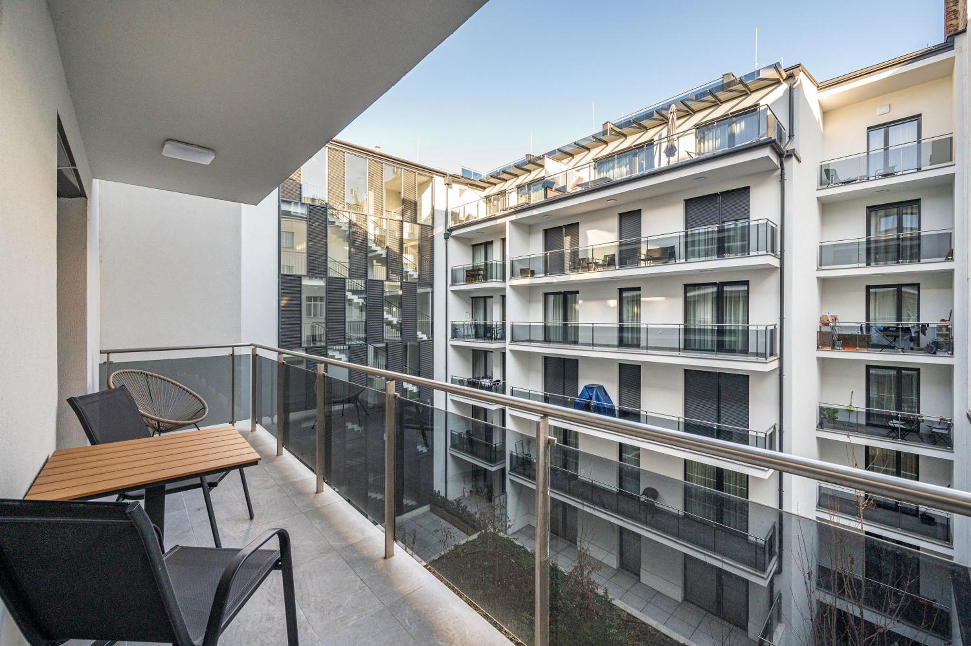 Brand New In A House Apartment *